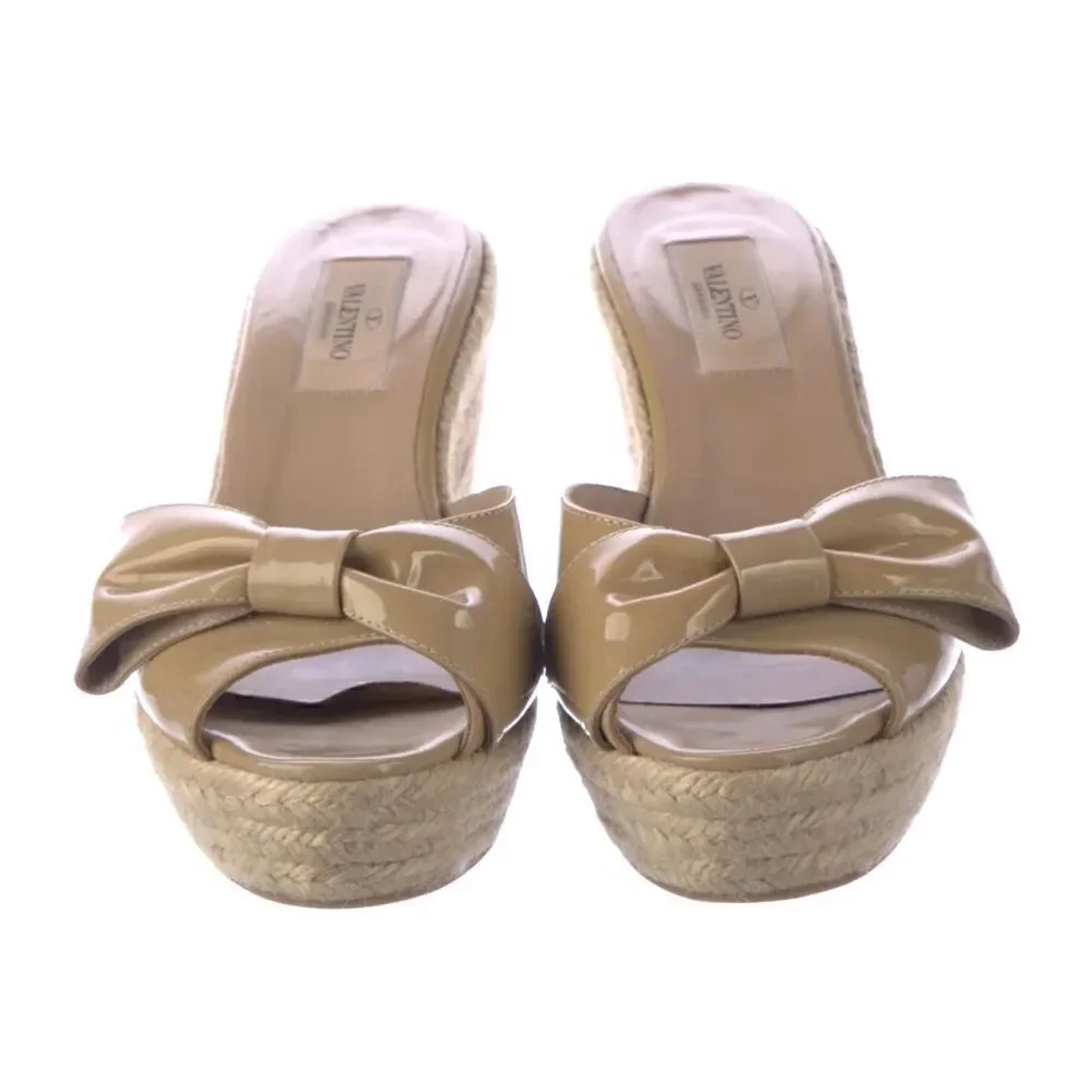 VALENTINO Mena Patent Leather Bow Accents Espadrilles in nude and jute 38.5/8